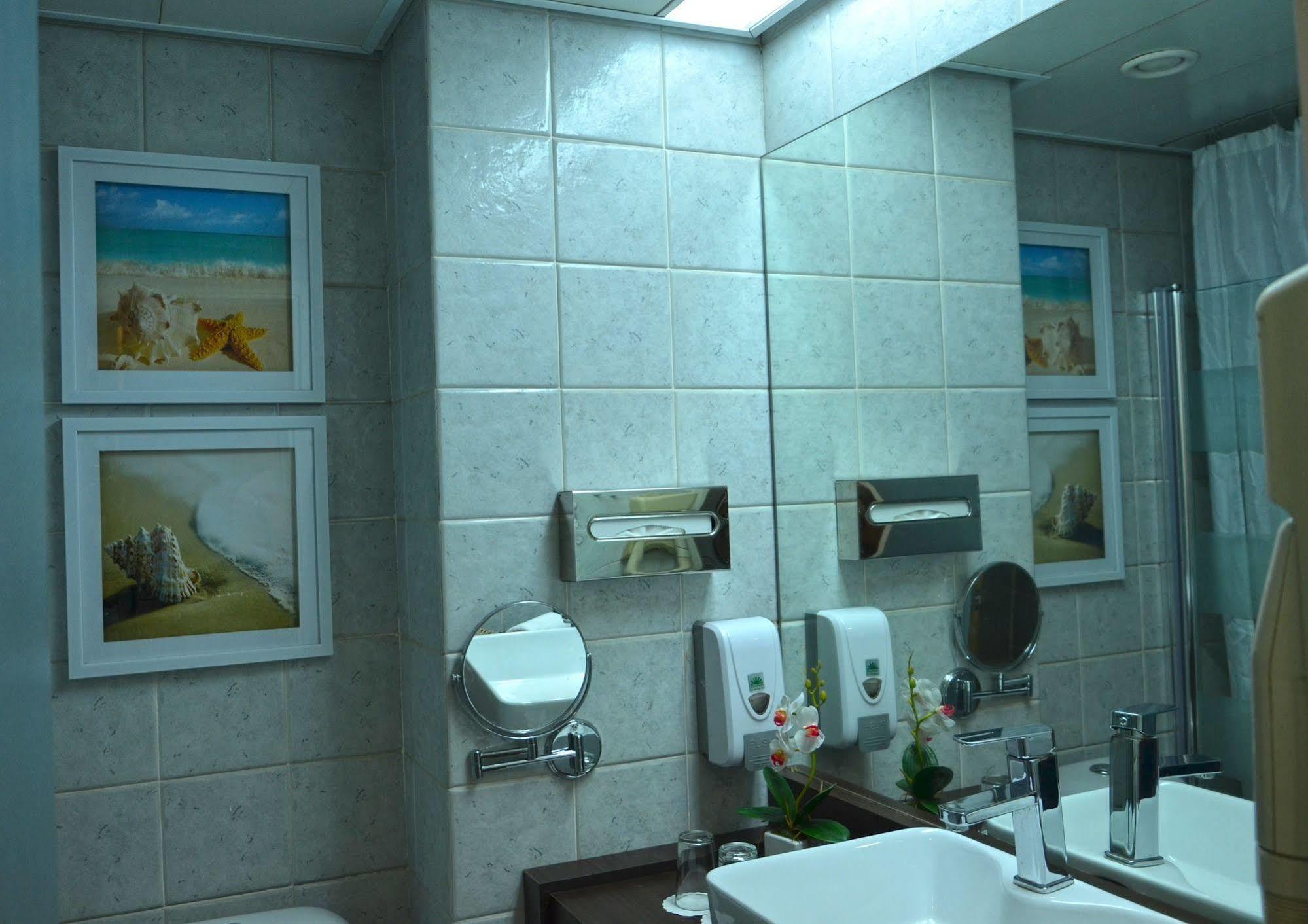 Be Unique Hotel - Drinks Included エイラート エクステリア 写真